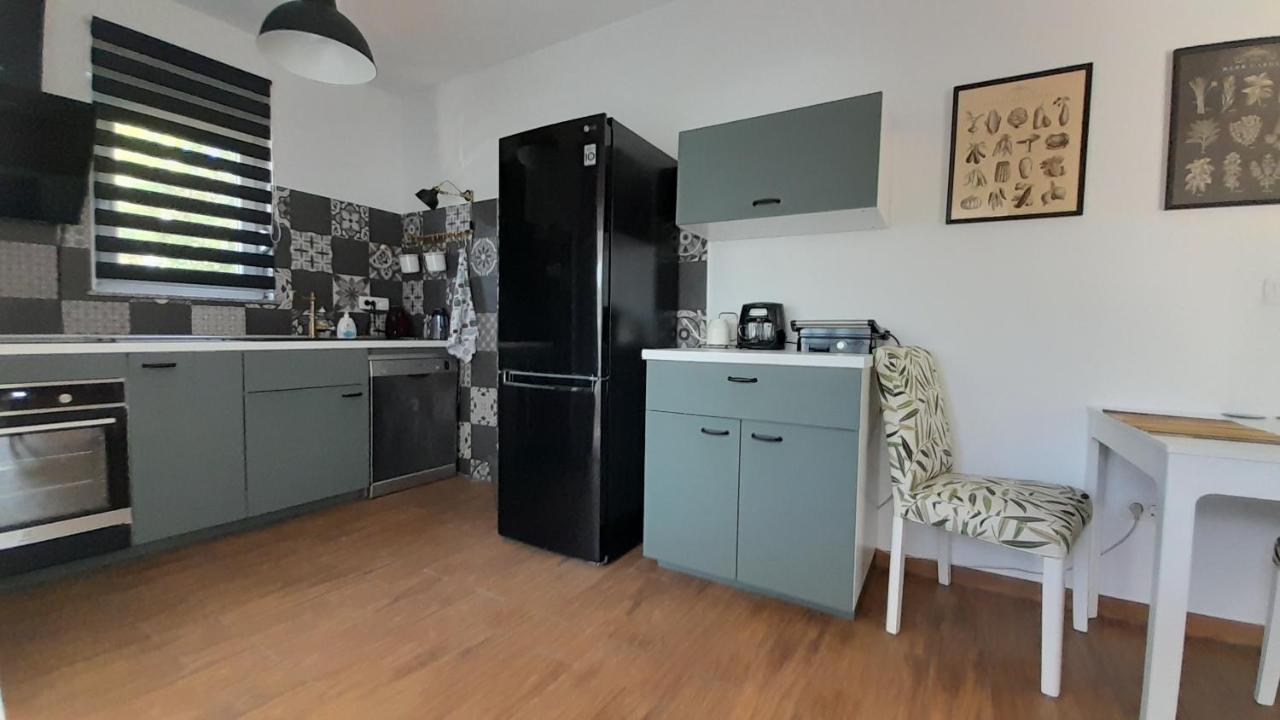 Apartments & Room Danijel Pinezići Buitenkant foto