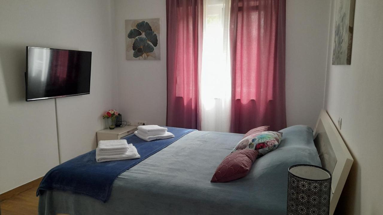 Apartments & Room Danijel Pinezići Buitenkant foto