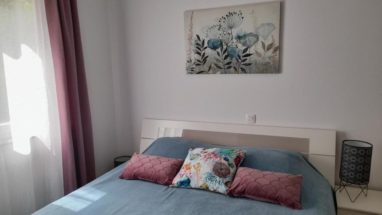 Apartments & Room Danijel Pinezići Buitenkant foto
