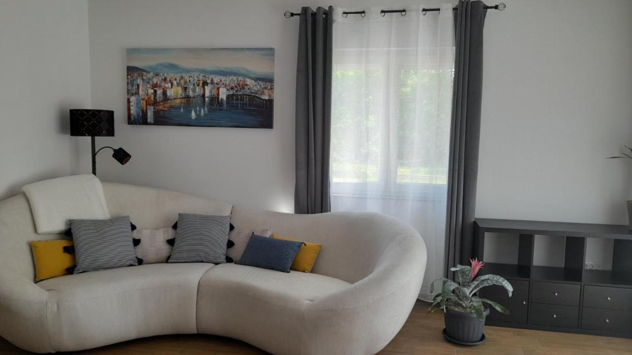 Apartments & Room Danijel Pinezići Buitenkant foto