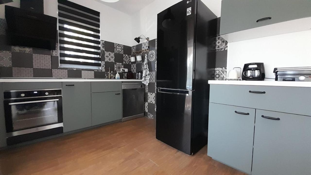 Apartments & Room Danijel Pinezići Buitenkant foto