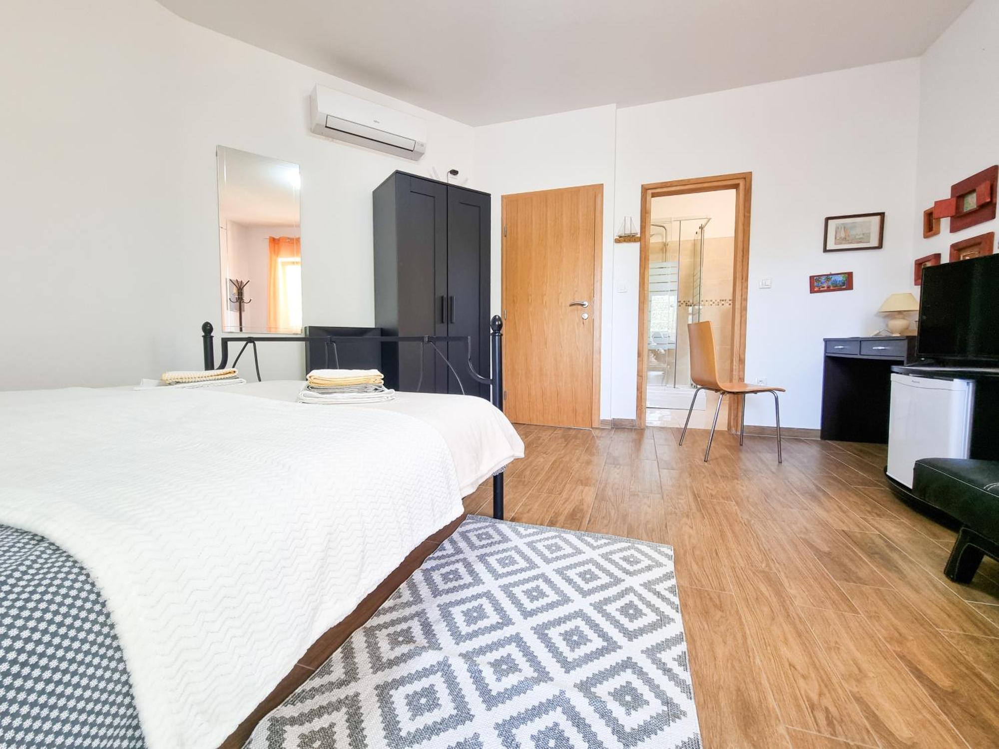 Apartments & Room Danijel Pinezići Buitenkant foto